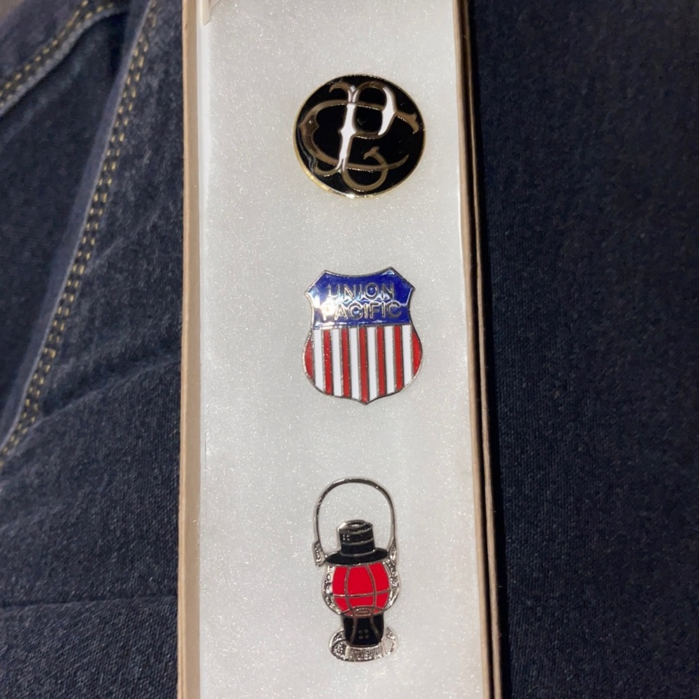 Union Pacific pin set.